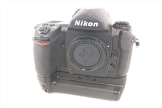 Nikon F6 一眼レフカメラ（フィルムカメラ） 望遠レンズ付き Nikon（ニコン）F6／上質さを兼ね備えた最後の「F一桁機