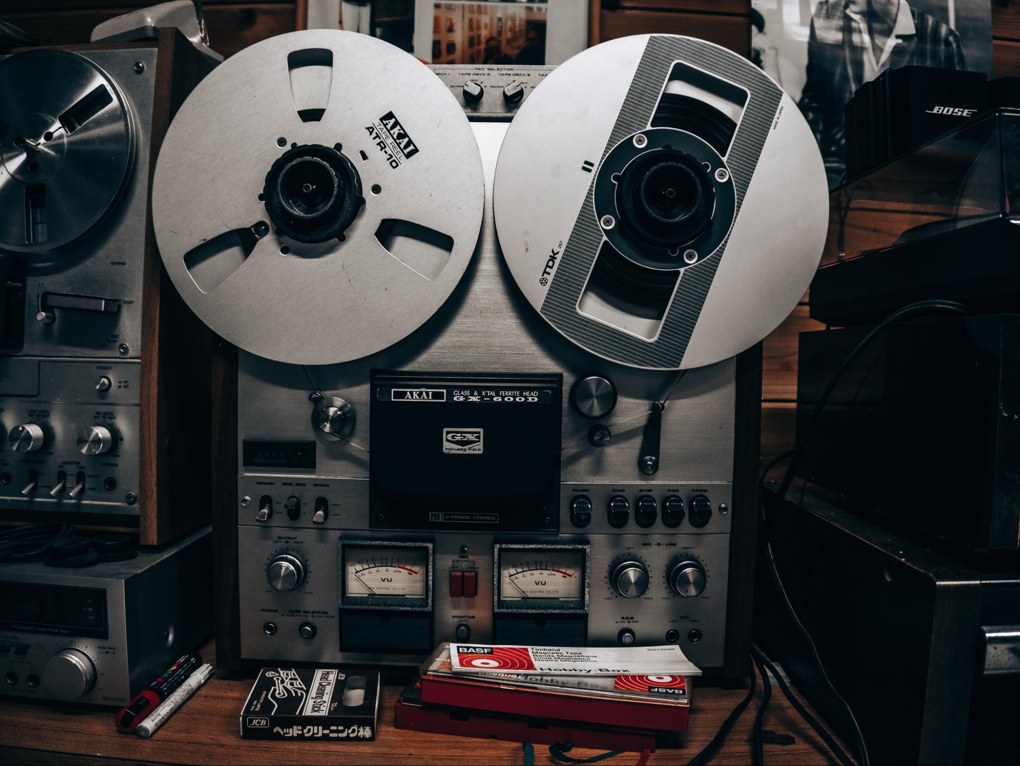 初心者必見】アナログ録音頂点！オープンリールデッキの歴史や人気
